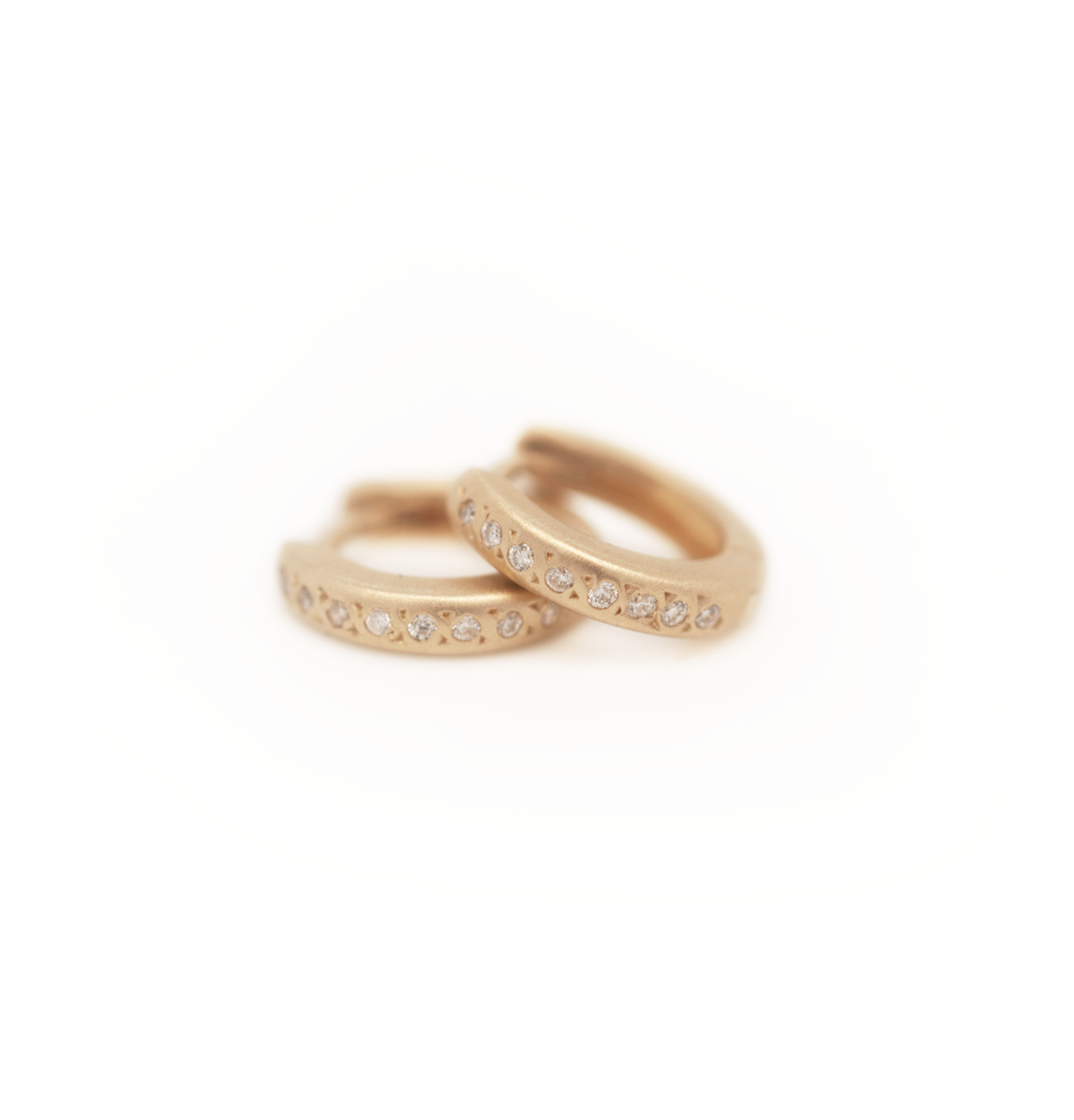 Kali Zoe Medium Huggie Earrings